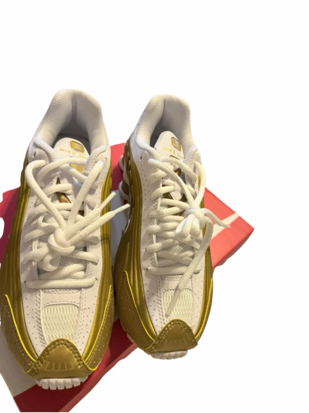 Men's/Youth Nike Shox R4 Sneakers Gold/White Size 4Y